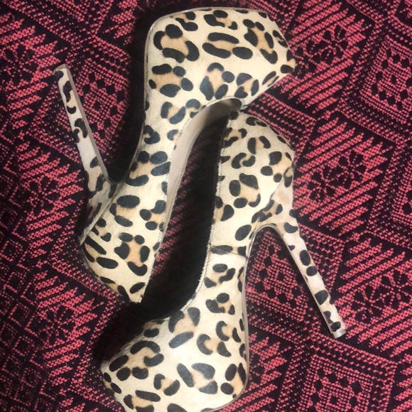 Steve Madden Leopard Deja Vu Pumps - Picture 2 of 5